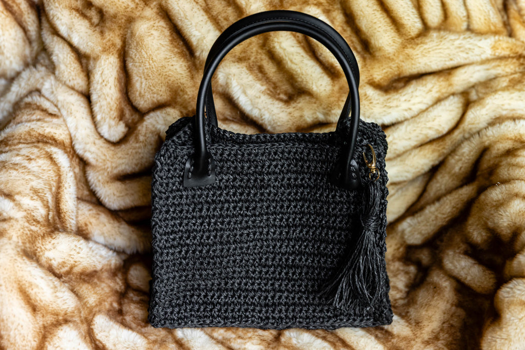 RAFFIA TOTE BLACK